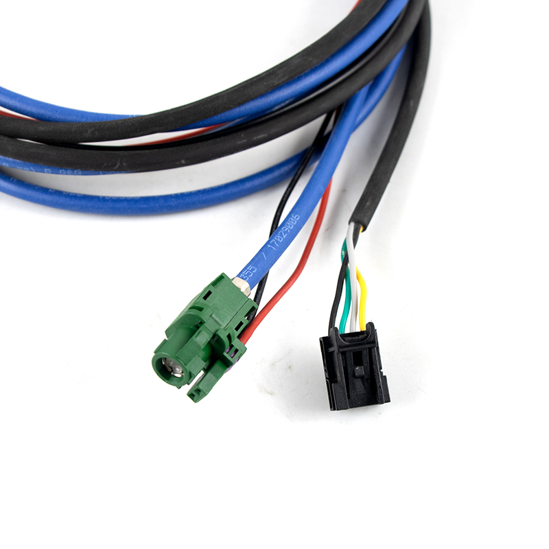 Автомобильный мультимедиа AUX  – обзор и цена Mdi Cable